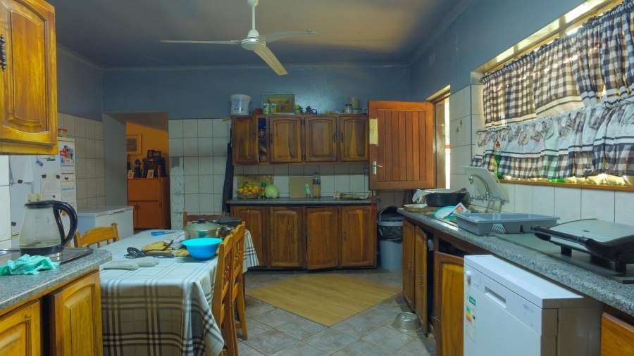 6 Bedroom Property for Sale in Oos Einde North West